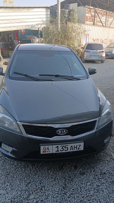 полированная машина: Kia Ceed: 2010 г., 1.6 л, Автомат, Бензин, Хетчбек
