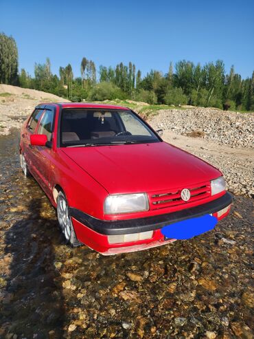 Volkswagen: Volkswagen Vento: 1992 г., 1.8 л, Механика, Бензин, Седан