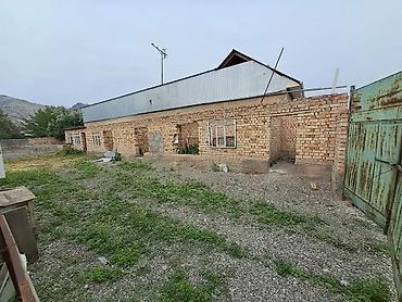 Продажа коттеджей и домов: Продаётся в центре Кенеша ориентир авторынок 10сотокс красной книгой — 12