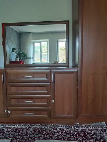 шифоньер советский: Продается срочно Комод и шкаф за 9000с .Б/у
