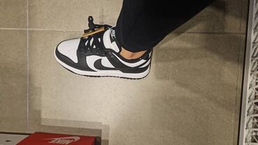 обувь для фитнеса: Кроссовкалар, 37.5, Nike, Жаңы, түсү - Ак, Өзү алып кетүү, Акысыз жеткирүү
