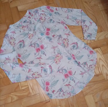 Košulje i bluze: BLUZA.
PRELEPOG LAGANOG DEZENA U NEŽNIM BOJAMA
Veličina 42 na lalafo.rs - slika 2 BLUZA.
PRELEPOG LAGANOG DEZENA U NEŽNIM BOJAMA
Veličina 42 - Beograd - slika 2