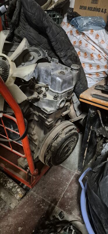 Sbor motorlar və silindr başlıqları: Salam her vaxtiniz xeyir hamsi masinin ustunden cixarilib her bir