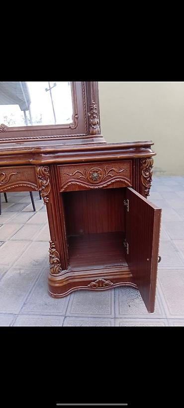 Klassik üslublu güzgülü tirmo - Material: taxta əsaslı, üzərində lalafo.az -da Klassik üslublu güzgülü tirmo - Material: taxta əsaslı, üzərində