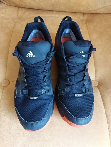 adidas cizme br: Adidas goratex 43 1/3malo osrecenje na unutrasnjem delu iznad pete