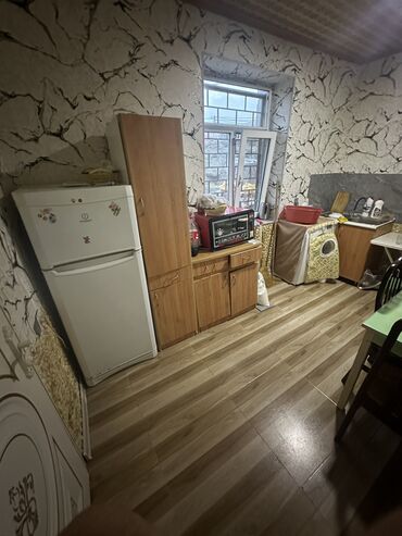 Köhnə tikili: Satılır: Mənzil (şəkillərdə göstərilən) - Plan: 2 otağa çevrilə — 11