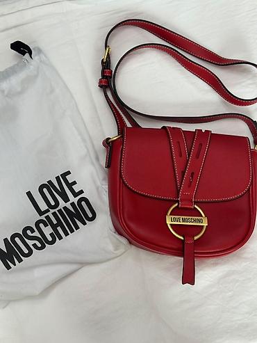 Yeni Love Moschino çiyin çantası - Rəng: parlaq qırmızı - Material