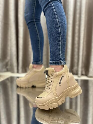 Women's Sneakers and athletic shoes: Cena 4800din
Br36-40
Skrivena peta 9cm — 16