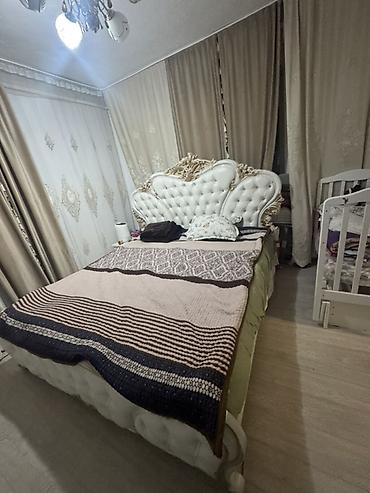 Спальные гарнитуры: Спальный гарнитур в классическом стиле Состав: - Кровать двуспальная — 3