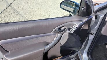 Ford: Ford Focus: 2002 г., 2 л, Автомат, Бензин, Хэтчбэк — 3