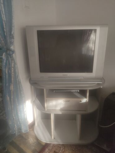 ноутбук для игры: Продаю телевизор с подставкой рабочий