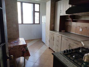 Uzunmüddətli kirayə mənzillər: Nərimanov metrosunun yaxınlığında 5 mertebeli binanın 2-ci — 8