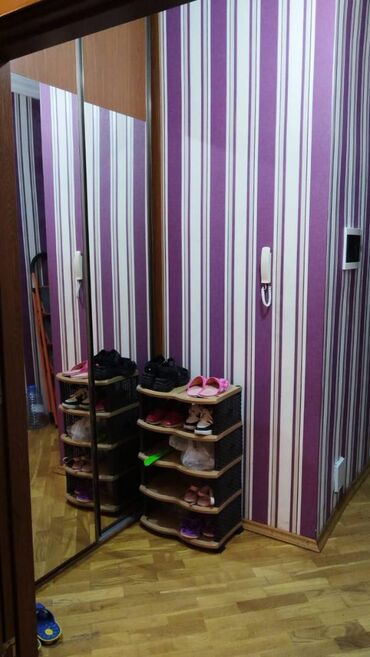 Uzunmüddətli kirayə mənzillər: 9 mkr,Bolmartın üstündə,18 mərtəbəli binanın 8 ci mərtəbəsində,3 — 8