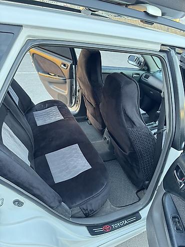 Автобоксы: Универсал белого цвета с установленным багажным боксом на крыше — 8