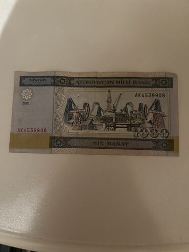 Əskinaslar: Kolleksiya üçün iki ədəd köhnə kağız pul vahidi paketi. 1) Rusiya 50 — 14