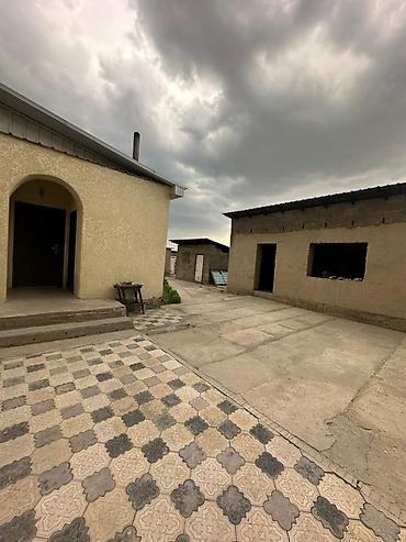 Продажа коттеджей и домов: Продается жилой дом с огороженным двором и капитальными постройками — 4