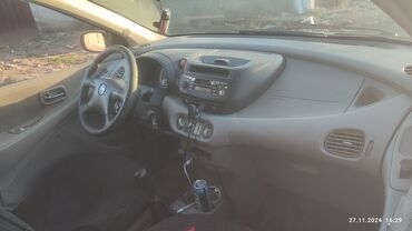 Nissan: Nissan Almera Tino: 2000 г., 1.8 л, Механика, Бензин, Хэтчбэк