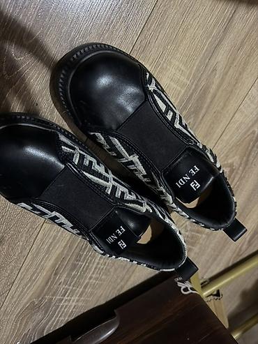 Qadın ayaqqabıları: Fendi, Ölçü: 38, Yeni — 2