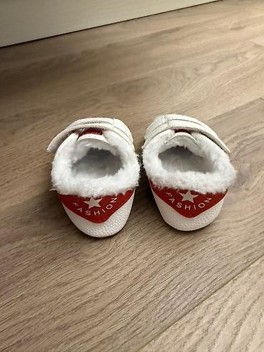 Başqa uşaq ayaqqabıları: NEXT baby körpə ayaqqabıları. Her biri 15 azn — 7