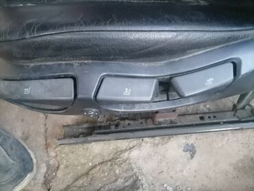 Auto delovi: Dva crna prednja auto sedišta presvučena kožom, pogodna za zamenu ili na lalafo.rs — 12 Auto delovi: Dva crna prednja auto sedišta presvučena kožom, pogodna za zamenu ili — 12