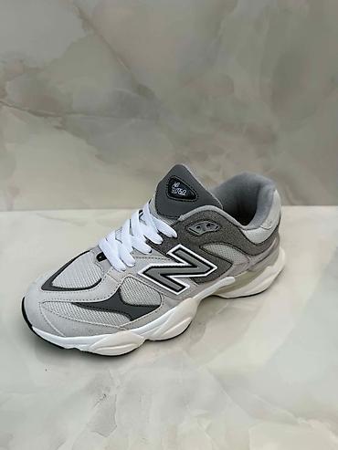kronos patike: NB 9060
A klasa
36-45 
4200 din — 5