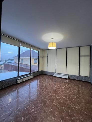 Продажа коттеджей и домов: ЧЕКЧЕЙГЕН ЖЕР ҮЙ САТЫЛАТ!!! 1-линияда жайгашкан ✅ Жери: 20 соток ✅ Үй — 19