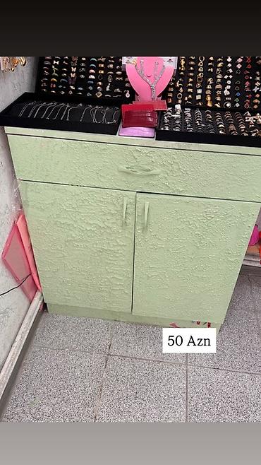 Satılır – butik üçün avadanlıq və mebel - Şüşəli vitrin: üstü tam
