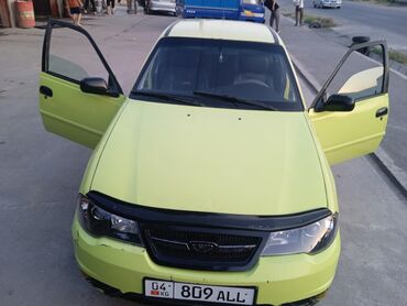 светодиодные лампы для авто в бишкеке: Автомобиль Daewoo Nexia ярко-желтого цвета, четырехдверный седан