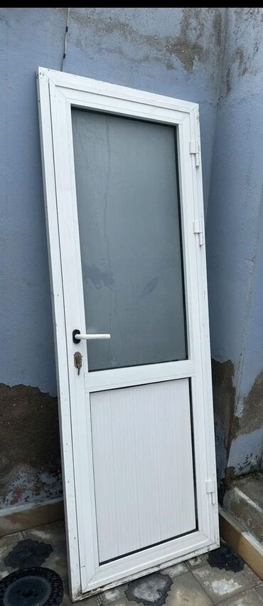 Giriş qapıları: İşlənmiş Alüminium Giriş qapısı Zəmanətsiz, Ödənişli quraşdırma, Ünvandan götürmə, Ödənişli çatdırılma