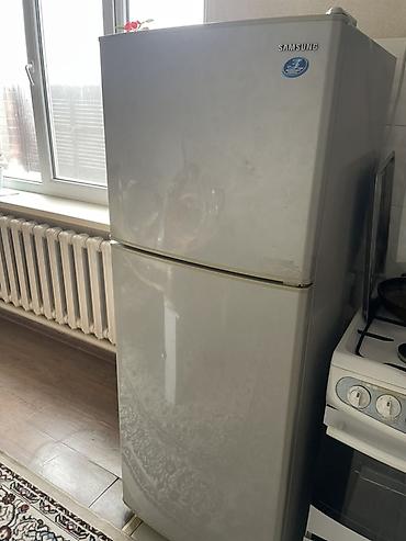 fridge: Холодильник Samsung, классический двухкамерный с верхней морозильной — 2