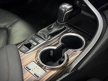 Toyota: Toyota Camry: 2020 г., 2.5 л, Автомат, Гибрид, Седан — 1