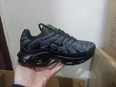 Patike: Tn patike 
3100 din
mn — 10