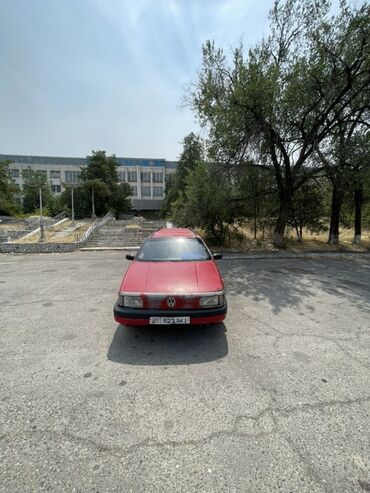 автомобиль токмок: Volkswagen Passat: 1989 г., 1.8 л, Механика, Бензин, Универсал