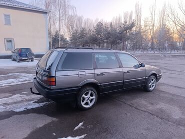 Volkswagen: Volkswagen Passat: 1988 г., 1.8 л, Механика, Бензин, Универсал