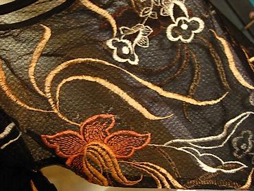 Майки, топы: Очень красивый топ с вышивкой Привезли в подарок, но не носила. С низу — 8