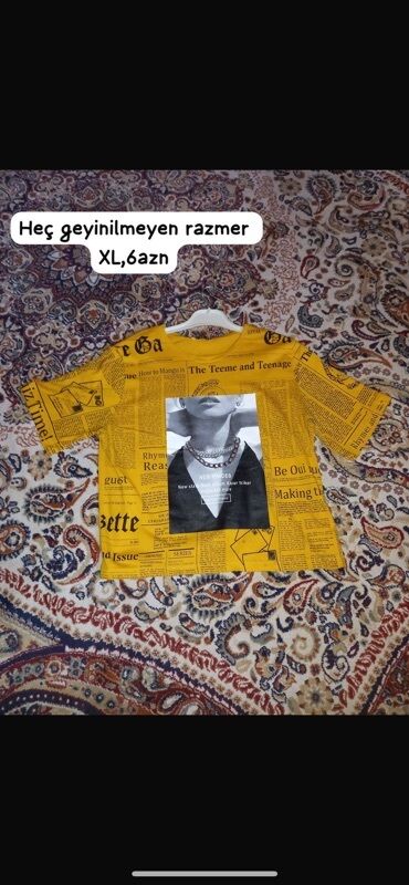 dest geyimler: Uniseks üçün nəzərdə tutulmuş XL ölçülü sarı rəngli t-shirt. Üzərində