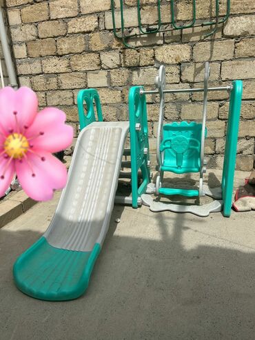 Modullu arabalar: Sürüşgən yelləncək 100 azn satilir qırığı çartı yoxdu sadəcə toz olub