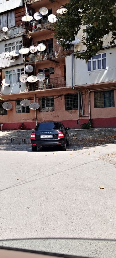 VAZ (LADA): Lada Priora sedan – qara rəng, 4 qapılı, ön və arxa işıqlar orijinal — 4