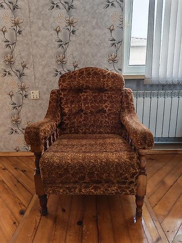 divan islenmis: Klassik yumşaq mebel dəsti – 2 ədəd kreslo və 1 ədəd divan — 1