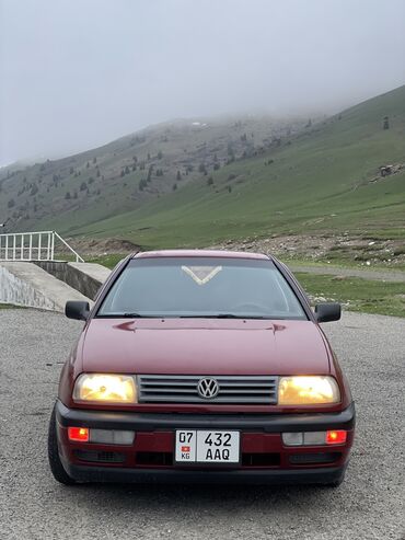 машина vento: Volkswagen Vento: 1993 г., 1.8 л, Механика, Бензин, Седан