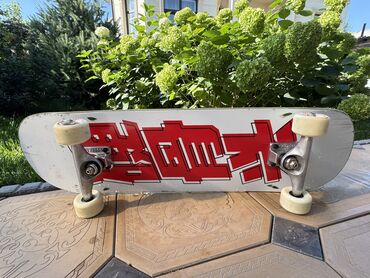 ролик для тренировки: Скейтборд GOSKATE + чехол — 1800 сом Продаю скейтборд бренда GOSKATE