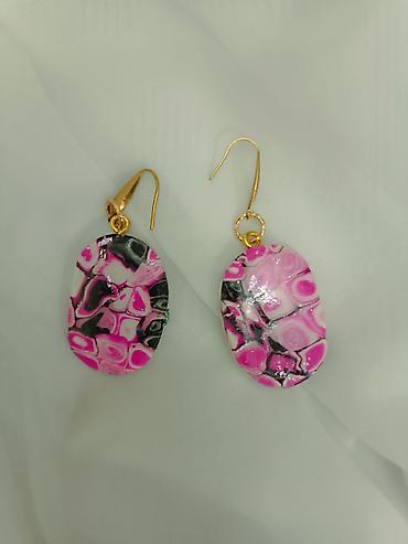 Minđuše: Ručno rađene mindjuse od gline sa unikatnim apstraktnim dezenom i — 1