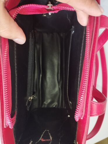 сумка женская бежевая: Женская сумка 
красного цвета 
прошу 800 торг уместен