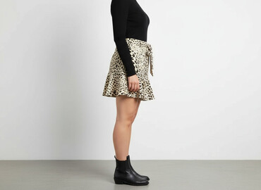 rozkloszowane spódnice w kwiaty mohito: Stradivarius, Women`s skirt, size XL