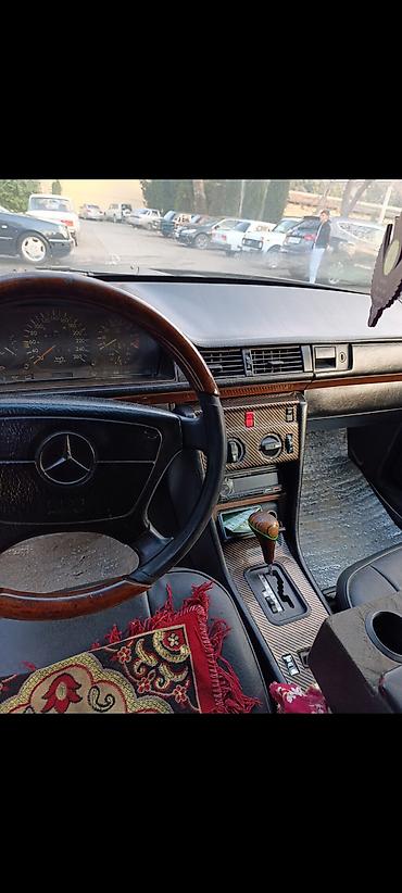 ef 10 bmw: Mercedes-Benz E 260: 2.6 l | 1989 il Sedan — 4