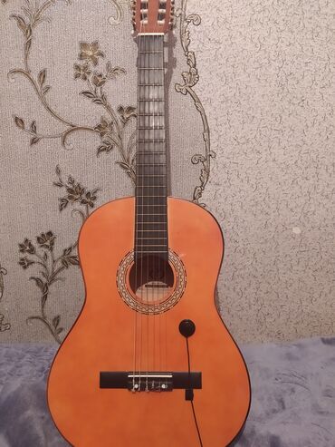 korg pa 1x: SN/3910 temiz saxlanilib cartdax leke kimi şeyler yoxdu telleri 5 ay