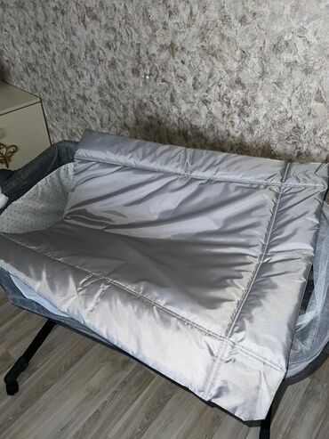 Beşiklər: Oğlan və qız üçün, Dördbucaq, Beşik, Dəst ilə, Matras ilə, Yellənmə mexanizmsiz — 11