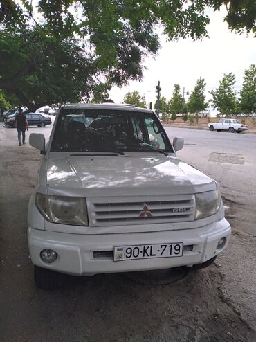 3 kameralı videoregistrator: Mitsubishi Pajero Mini: 1.8 l | 2000 il 326000 km Ofrouder/SUV