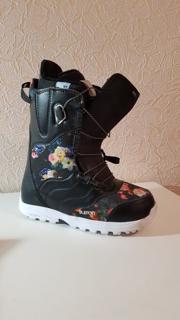 ���������������� в Кыргызстан | Сноуборды: Женские ботинки burton для сноуборда высшего качества. Размера eur40