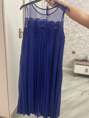 Dəstlər, kostyumlar: Brend: SABRA Ölçü: 40-46-48 Məhsul təsviri: - 2 parçadan ibarət dəst — 10